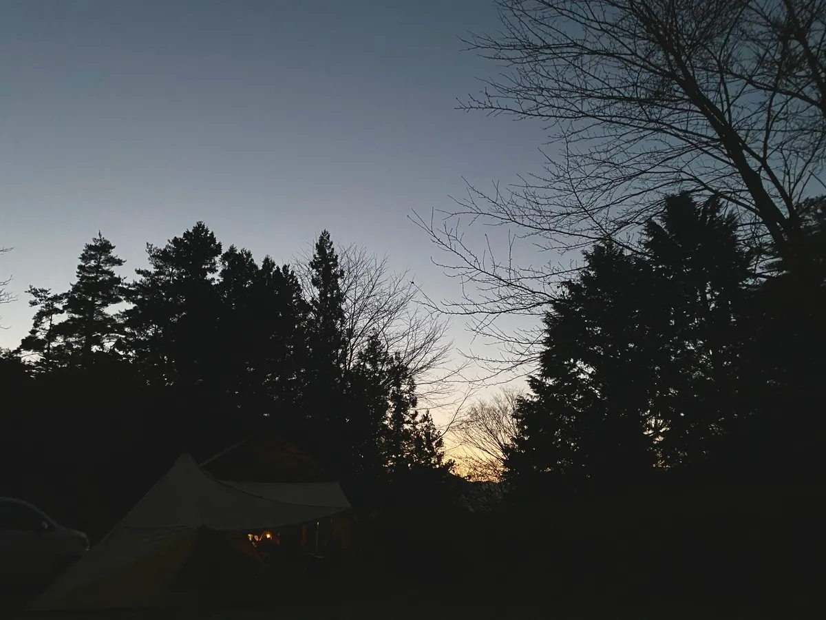 早朝のキャンプ場