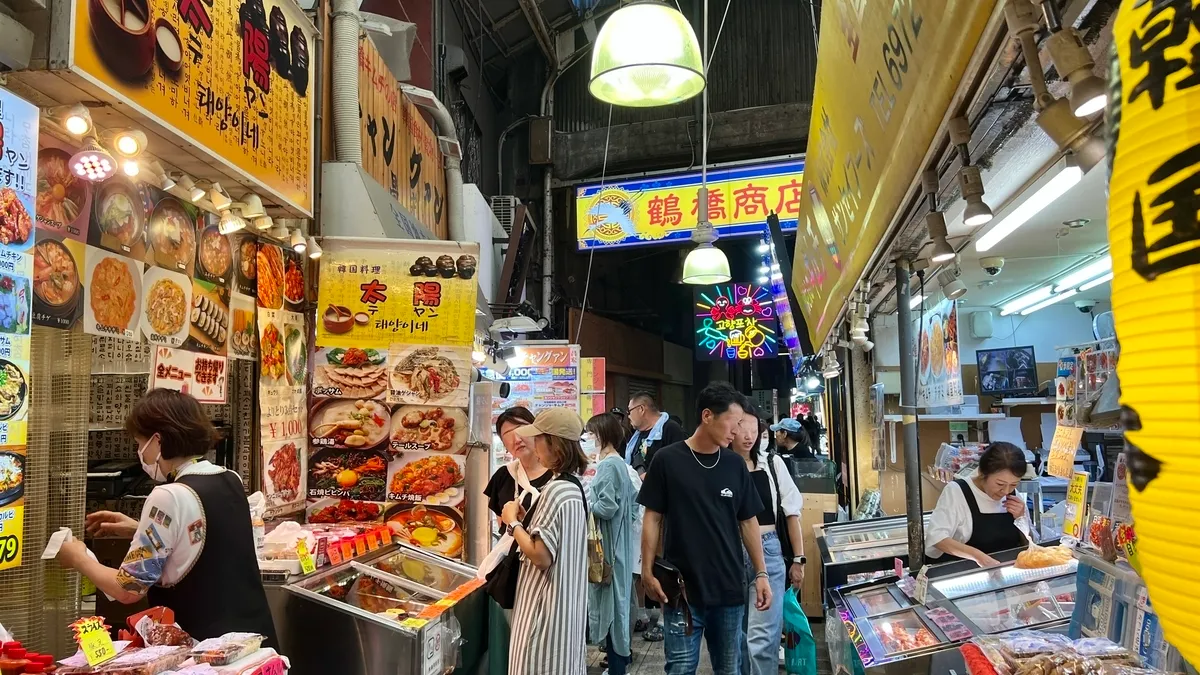 鶴橋商店街の街並み