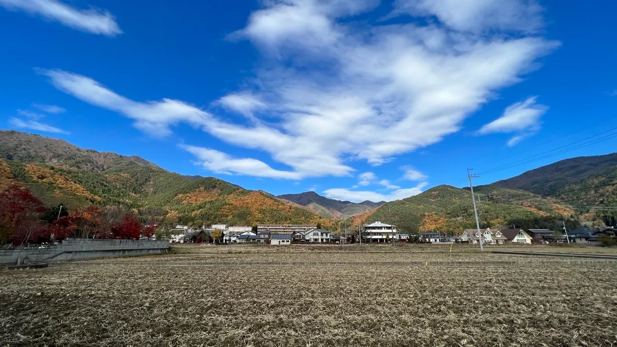 山肌の紅葉