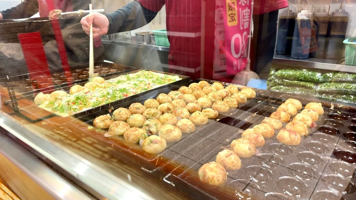 たこ焼きの調理風景