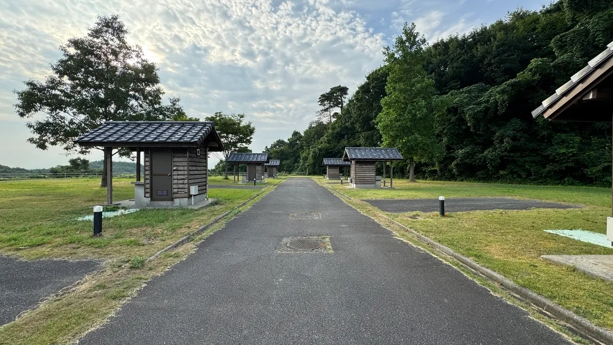 各区画に設置されたトイレと洗い場