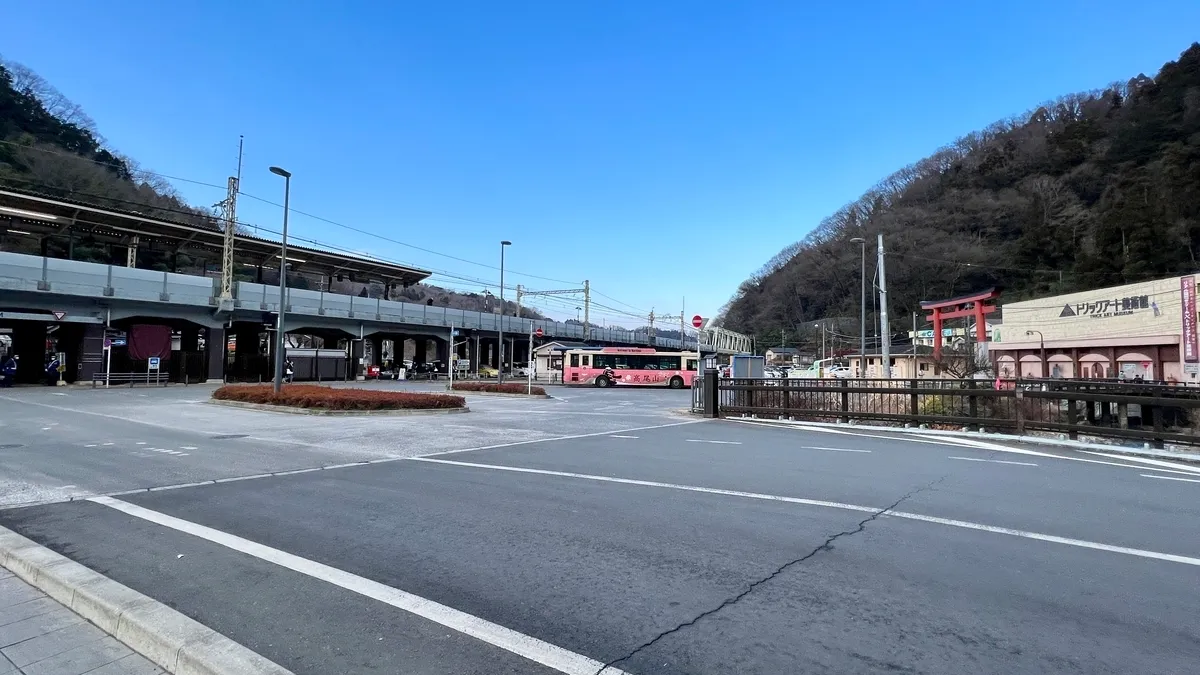 高尾山口駅前