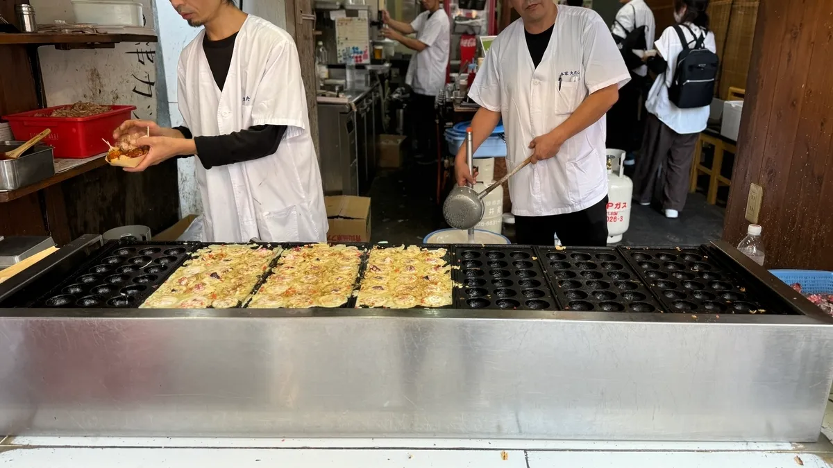 たこ焼き調理風景