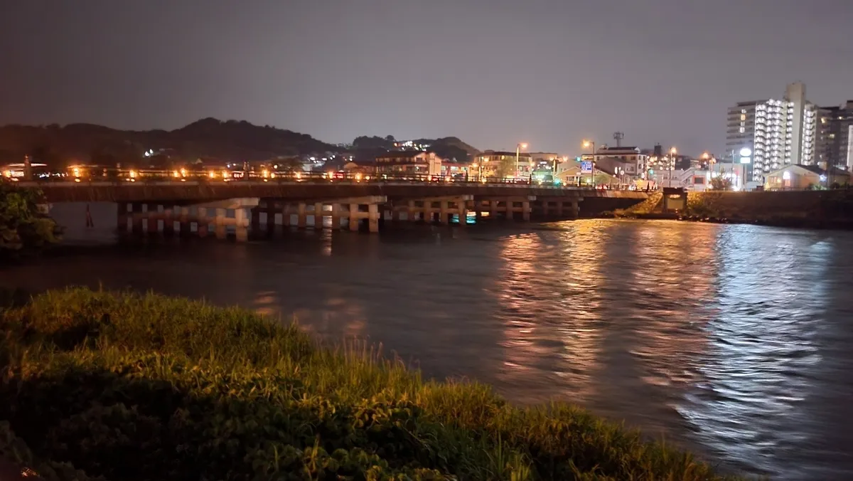 夜の宇治橋