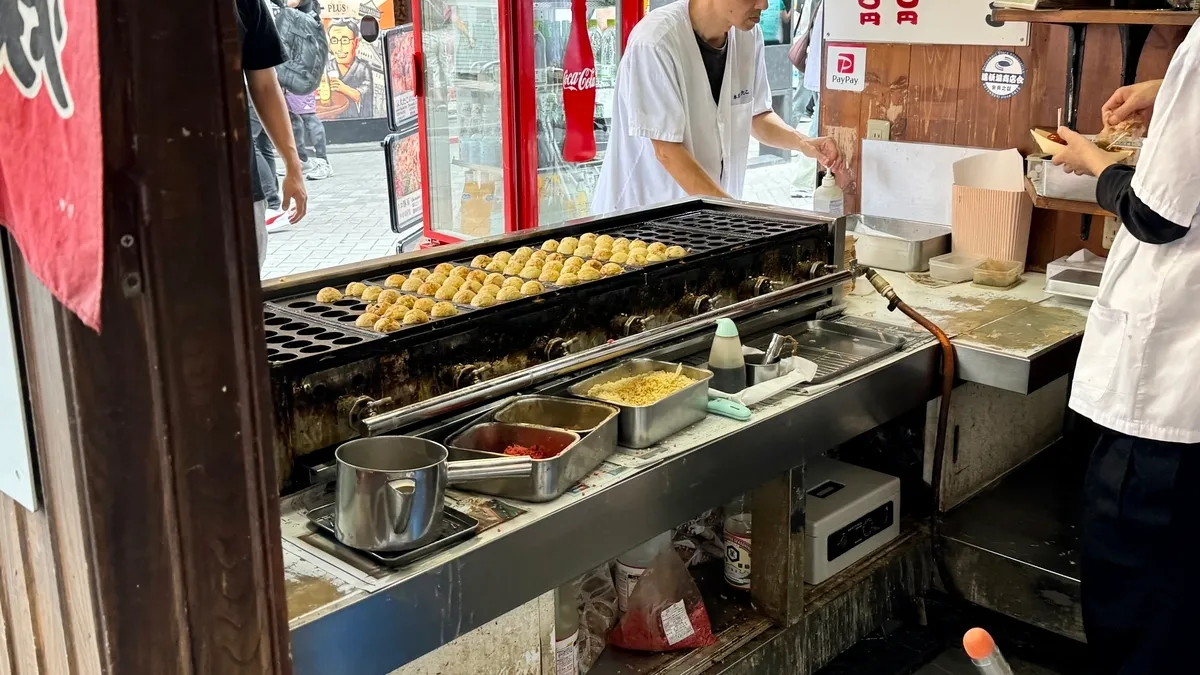 たこ焼き調理風景