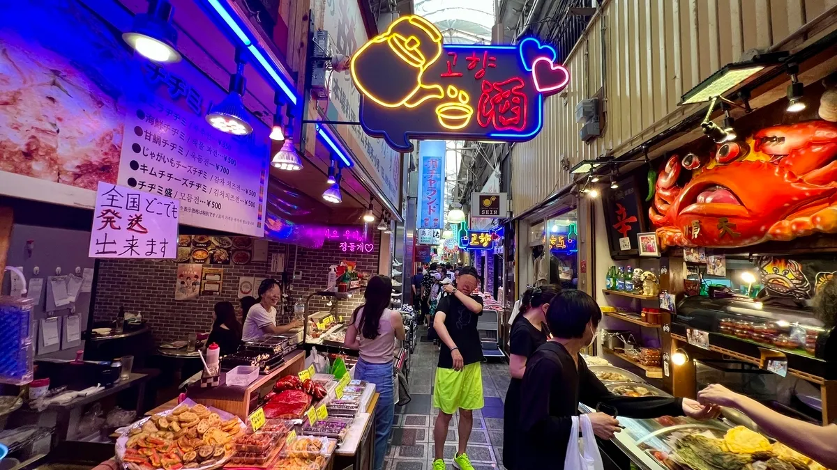 鶴橋商店街の街並み