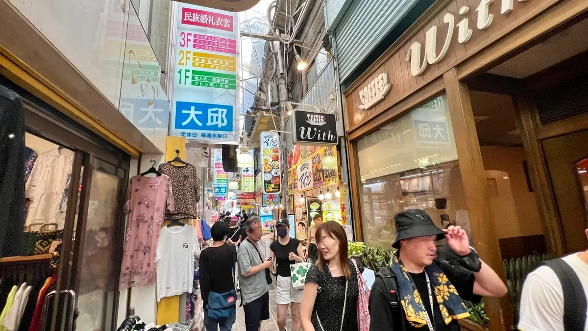 鶴橋商店街の街並み