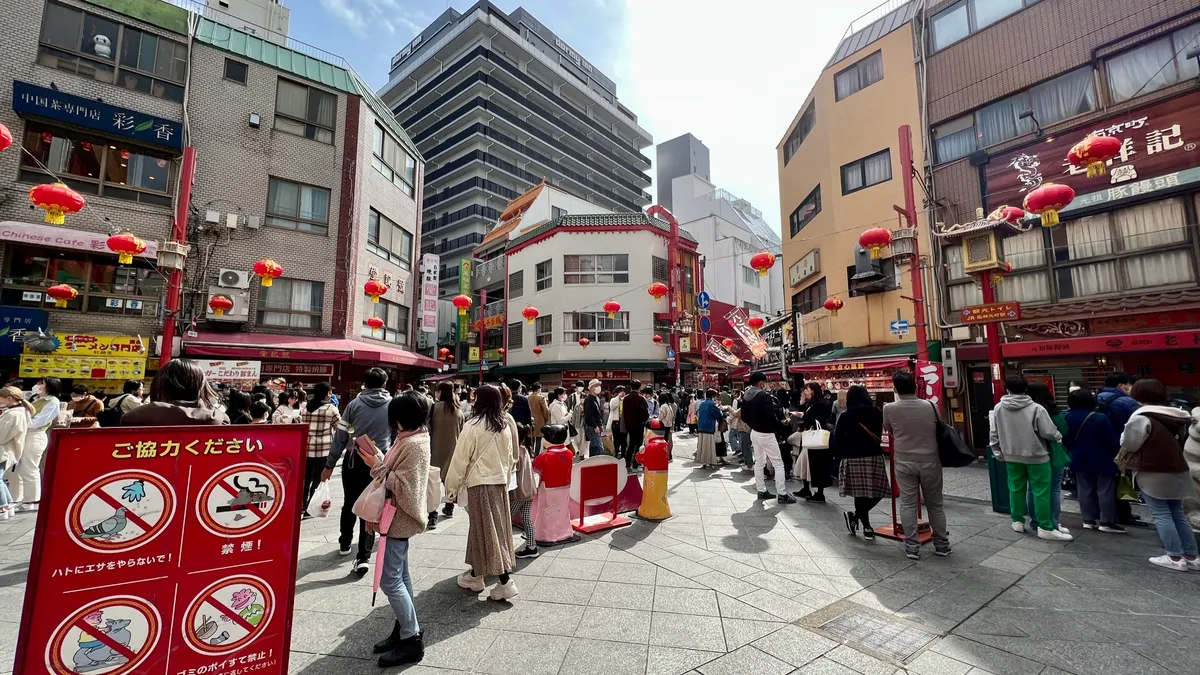 たくさんの人で賑わう南京町中華街