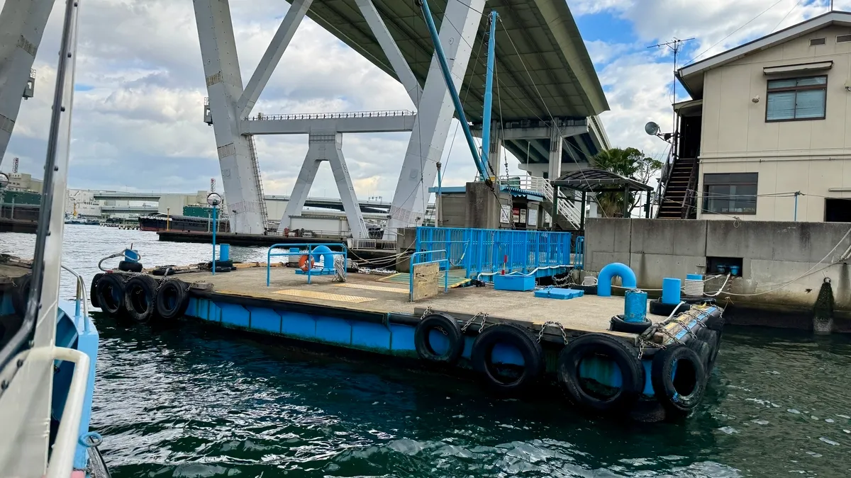 築港（海遊館）側の渡船場