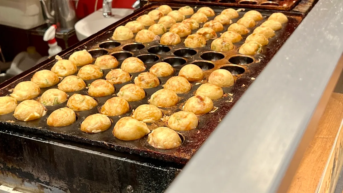 たこ焼き調理の様子