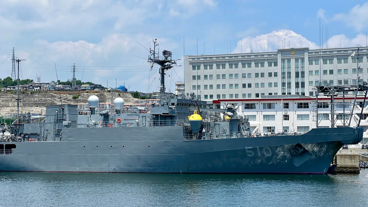 5104 海洋観測艦「わかさ」