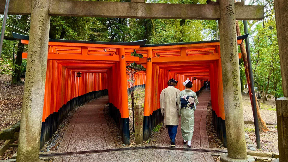 二手に分かれる千本鳥居