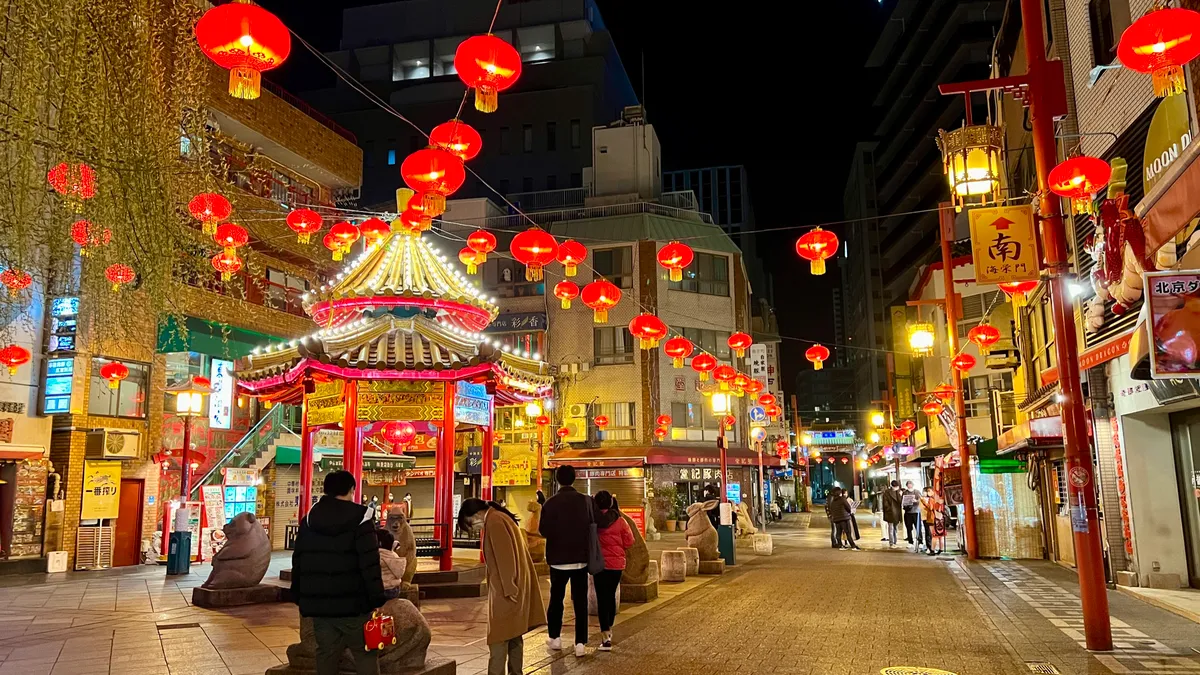 夜の南京町広場