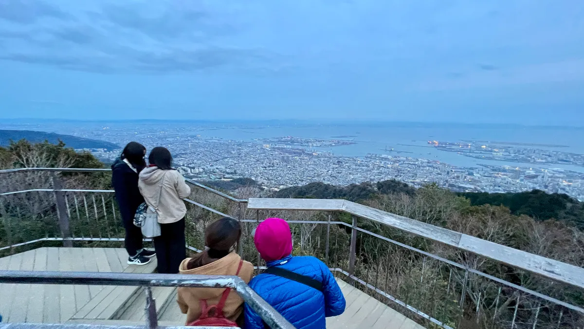 中央の展望デッキ