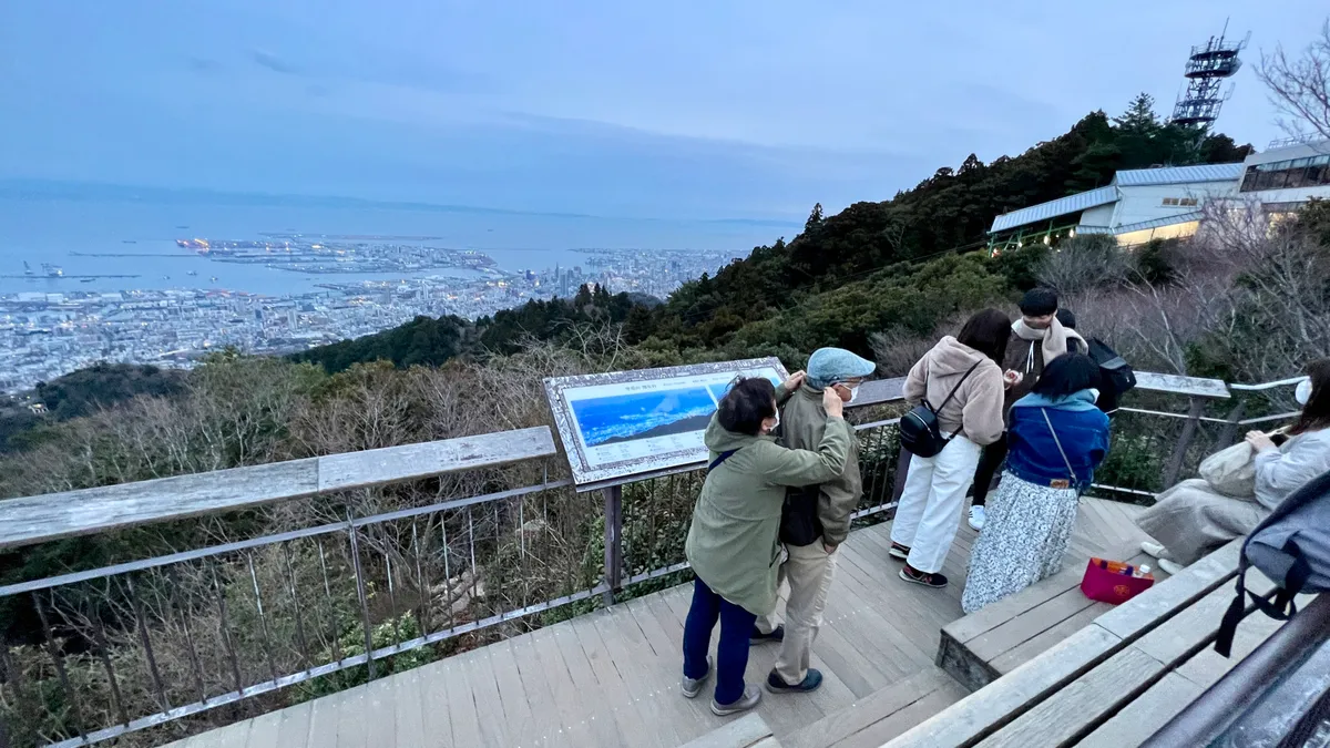 中央の展望デッキ