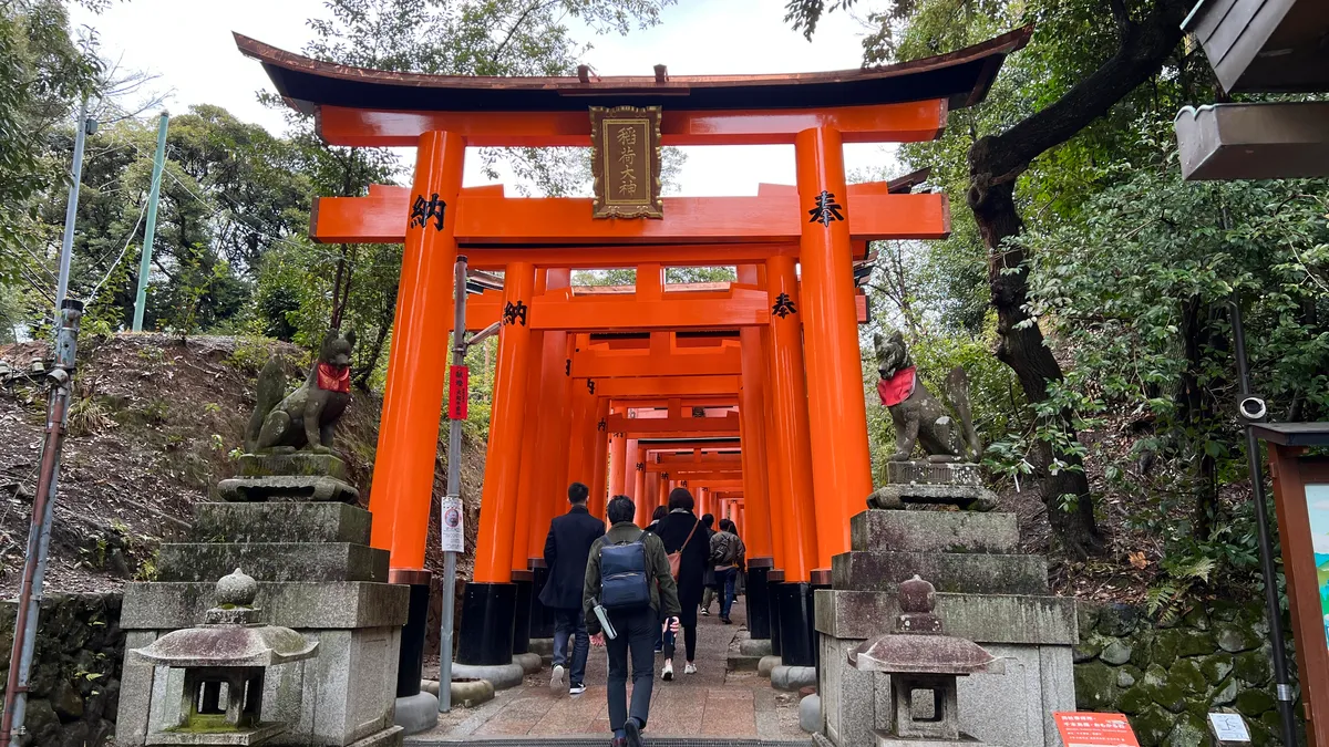 お山巡りルートの入口