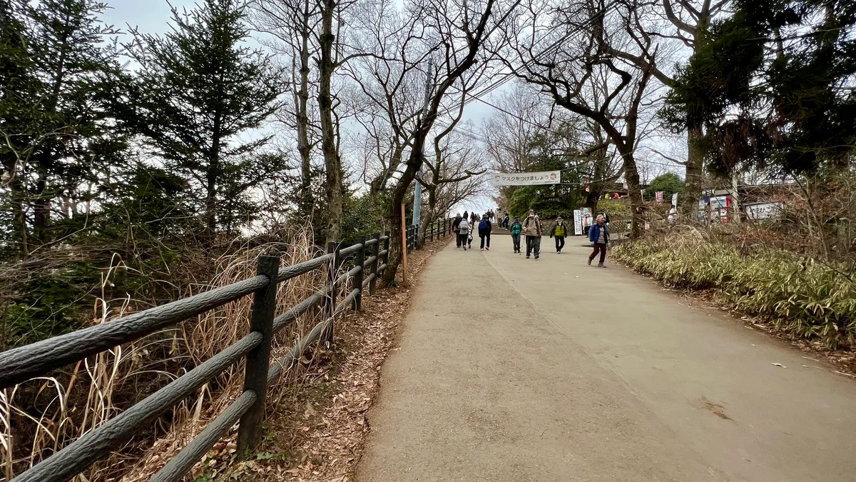 山頂直前の坂道