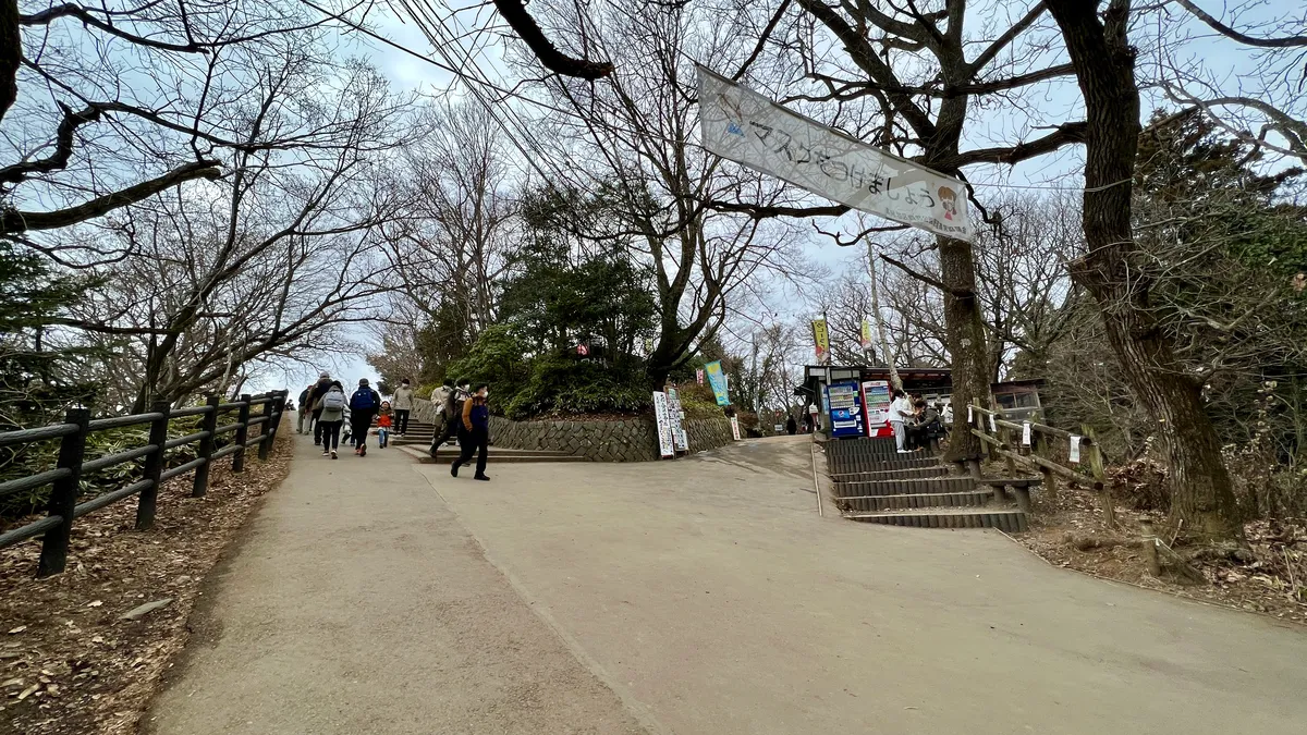 山頂直前の坂道