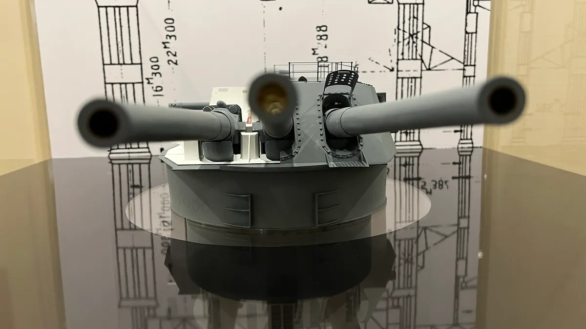 戦艦大和 46 センチ砲 主砲塔の模型